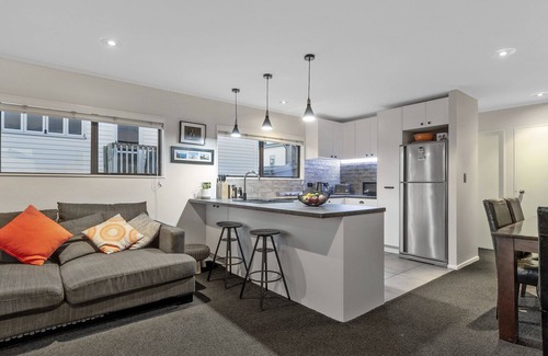 Mount Maunganui Casa | Bliss.....Classic chilled beach house two minutes walk or 200 m from the beach
