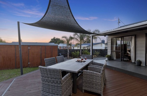 Mount Maunganui Casa | Bliss.....Classic chilled beach house two minutes walk or 200 m from the beach