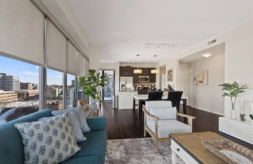 Evanston Apartamento | "Bliss of Evanston" 180°view, 2BDR +2Bath UrbanLux