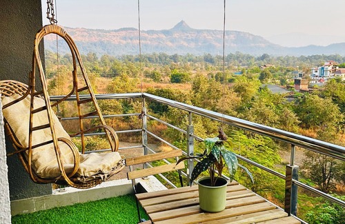 Karjat Apartamento | Bliss Retreat-cozy studio w/pvt balcony & a swing!