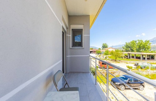 Gjirokaster Apartamento | Bliss Triple Room by PikHost