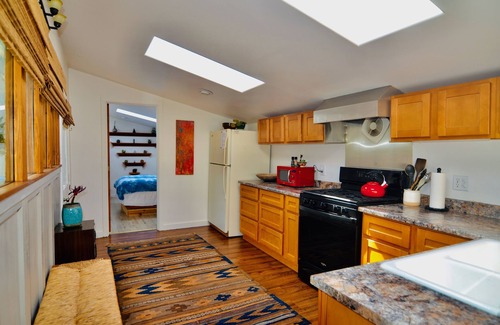 Eureka Casa | Blissful Beach Bungalow - 5 min from the Beach!