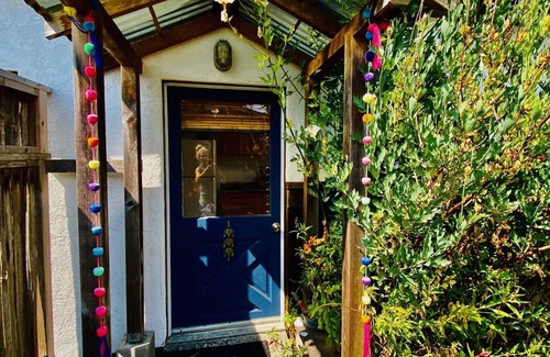 Eureka Casa | Blissful Beach Bungalow - 5 min from the Beach!