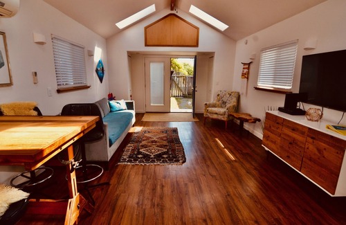 Eureka Casa | Blissful Beach Bungalow - 5 min from the Beach!