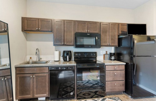 West Des Moines Apartamento | Blissful Eclectic Studio w/Amenities, WiFi in terrific West Des Moines