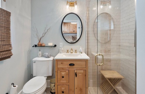 Oak Grove Casa | Blissful Getaway! Steps to shore, one level 2bd2ba
