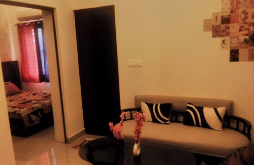Noida Apartamento | Blissful Haven - 1BHK Retreat with Bean Bag