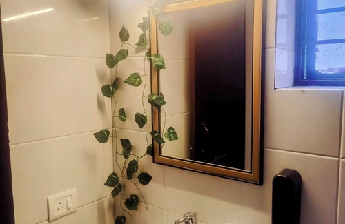 Noida Apartamento | Blissful Haven - 1BHK Retreat with Bean Bag