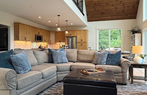Alton Bay Casa | Blissful lake park your boat hiking family retreat views hiking Winni Escapes