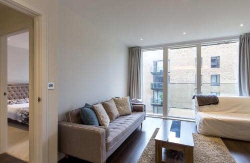 London Borough of Hounslow Apartamento | Blissful One Bed Near The River