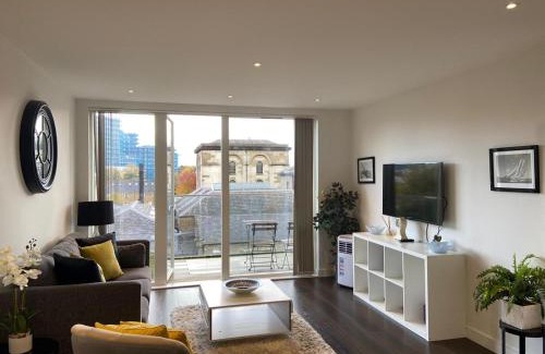 London Borough of Hounslow Apartamento | Blissful One Bed Near The River
