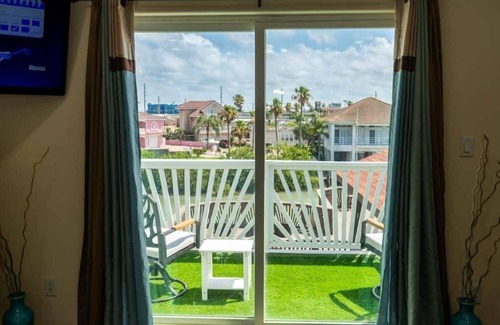 Port Isabel Casa | Blizzard's Lighthouse 4 Bedroom Home
