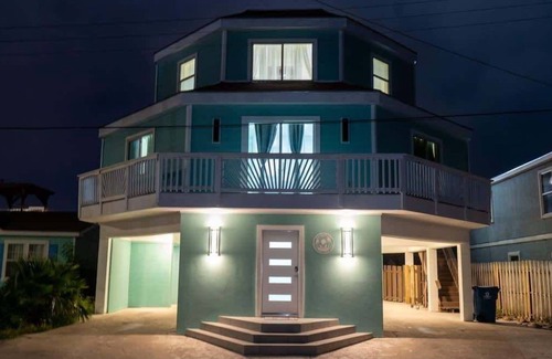 Port Isabel Casa | Blizzard's Lighthouse 4 Bedroom Home