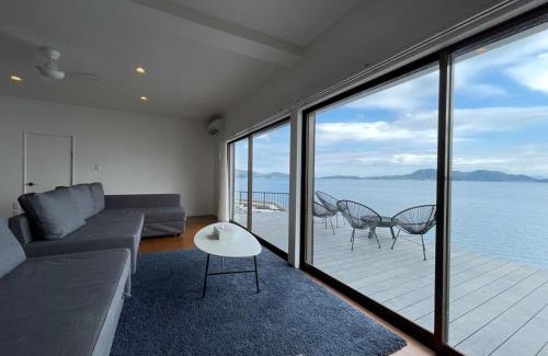 Kurahashi Casa | bLOCAL Sugawa House - Exclusive Seaside Escape in Ocean House