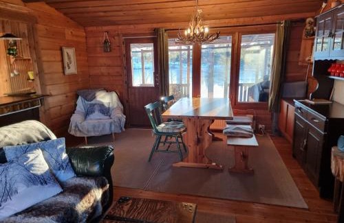 Auktsjaur Casa | Blockhaus am See