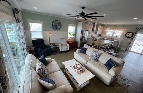 Atlantic Beach Casa | Blocks to the Beach! Huge Patio & Fenced-In Backyard.
