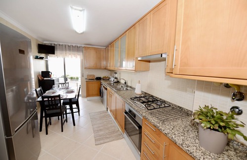 Alcobaca Apartamento | Bloom - Great 3 Bedroom Apartment With Free Wi-fi