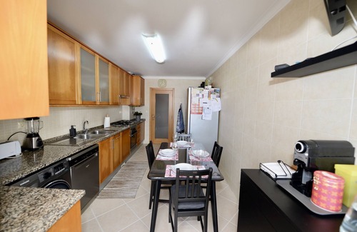 Alcobaca Apartamento | Bloom - Great 3 Bedroom Apartment With Free Wi-fi