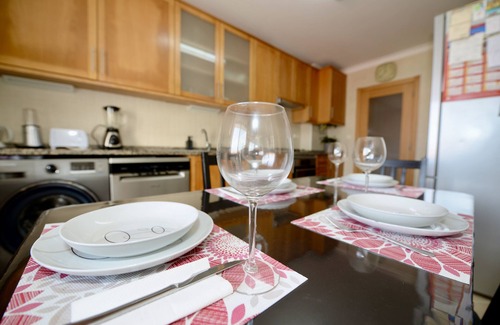Alcobaca Apartamento | Bloom - Great 3 Bedroom Apartment With Free Wi-fi