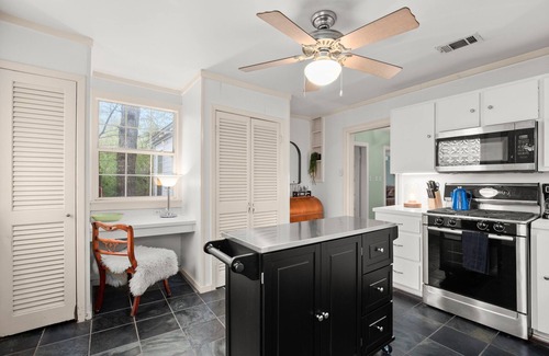 Riverside Casa | Bloom's Historic Home on Riverside: 5 min to Downtown & Ladybird Lake! Sleeps 10