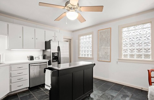 Riverside Casa | Bloom's Historic Home on Riverside: 5 min to Downtown & Ladybird Lake! Sleeps 10