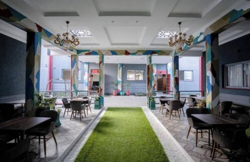 Naivasha Hotel | BLOOMING SUITES