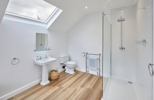 Guisborough Cabaña | Blossom Holiday Lets - 96 Roseberry Cottages