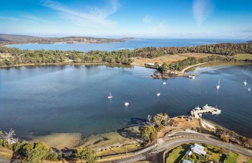 Nubeena Casa | Blossoms on the Bay - 4 Bedrooms
