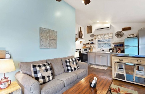 Blowing Rock Cabaña | Blowing Rock Clementine Cottage at Doe Creek - Hot Tub, Pond, Acres to Explore!