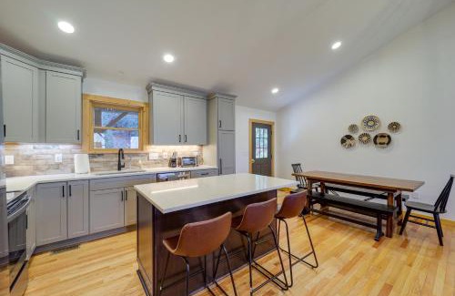 Blowing Rock Casa | Blowing Rock Escape with Covered Deck and Fire Pit