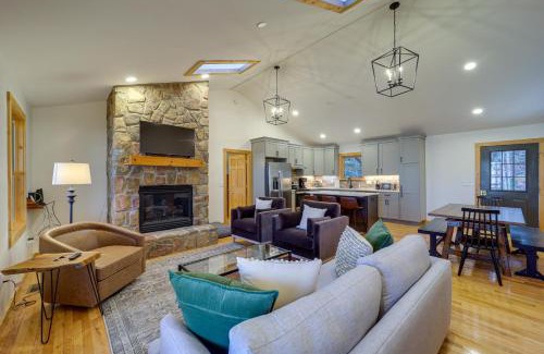 Blowing Rock Casa | Blowing Rock Escape with Covered Deck and Fire Pit