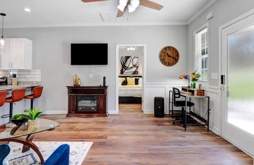 Kinston Casa | Blu Ivy: Skylight walk-in shower, Private en-suite in each bedroom/covered patio