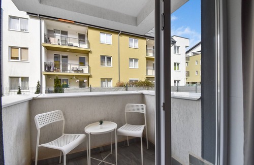 Brasov City Centre Apartamento | Blue Apartment near Shopping City Brasov