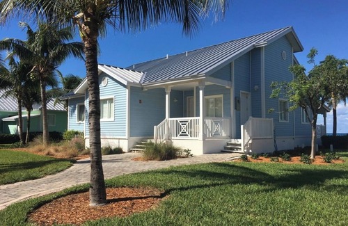 Alice Town Casa | Blue Beach Front Home at Resort World