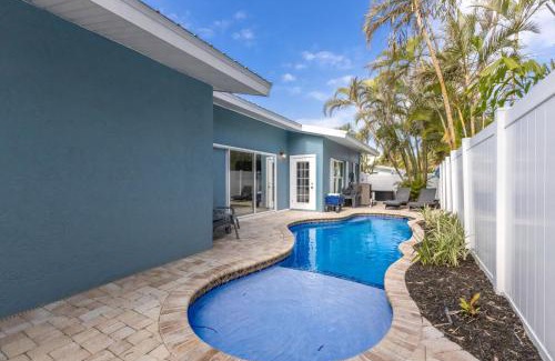 Holmes Beach Casa | Blue Bella Very Quick Walk Beach, Shops, Restaurants