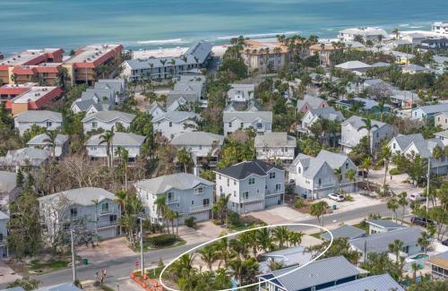 Holmes Beach Casa | Blue Bella Very Quick Walk Beach, Shops, Restaurants