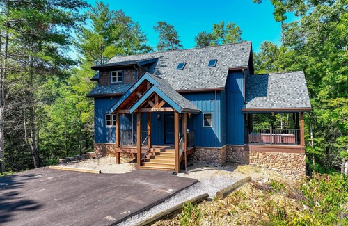 Caton Chalet De Esquí | Experience Mountain Elegance- 3 Bedroom Luxury Chalet Retreat