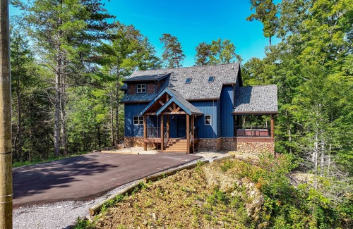 Caton Chalet De Esquí | Experience Mountain Elegance- 3 Bedroom Luxury Chalet Retreat
