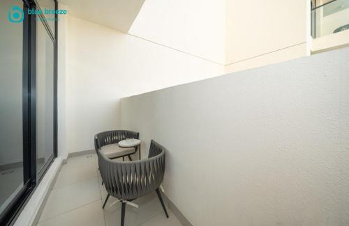 Dubai Apartamento | Blue Breeze - Trendy Studio with Balcony & Stylish Interiors
