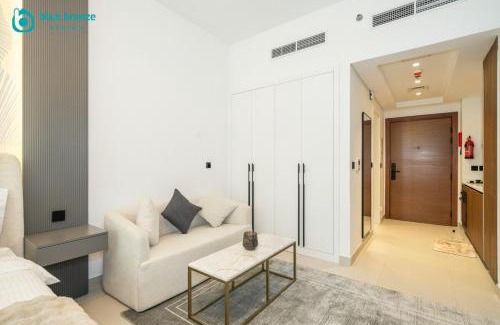 Dubai Apartamento | Blue Breeze - Trendy Studio with Balcony & Stylish Interiors