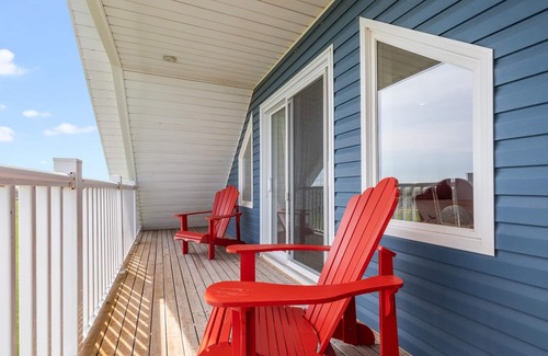 Park Corner Casa | Blue by the Sea w/bunkie- 10 min walk to the beach