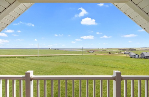 Park Corner Casa | Blue by the Sea w/bunkie- 10 min walk to the beach