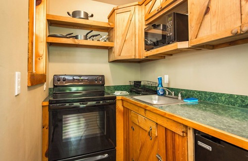 Edgemont Cabina | Blue Clouds Resort Rustic Charm!