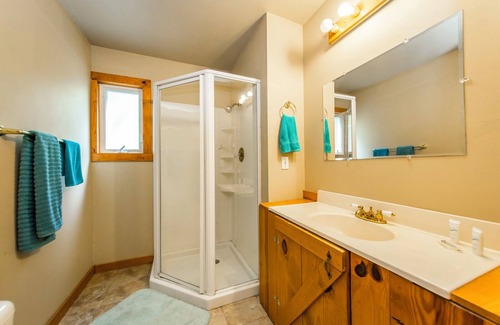 Edgemont Cabina | Blue Clouds Resort Rustic Charm!