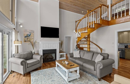 South River Casa | Blue Crab Shores: Waterfront Oasis with Stunning Views & Endless Possibilities