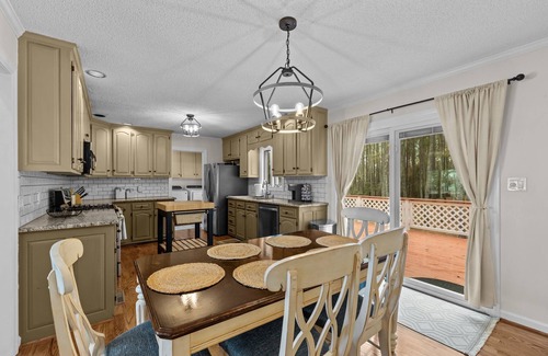 South River Casa | Blue Crab Shores: Waterfront Oasis with Stunning Views & Endless Possibilities