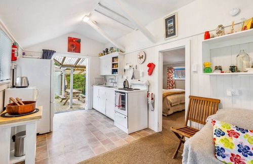 Waikanae Casa | Blue Diamond Bach - Waikanae Beach