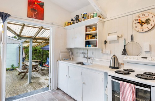 Waikanae Casa | Blue Diamond Bach - Waikanae Beach