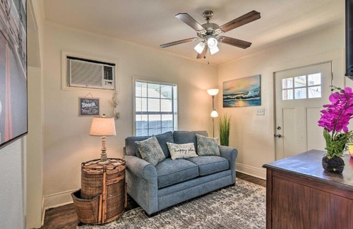 San Jacinto Casa | Blue Dolphin Cottage Walk to Galveston Seawall!