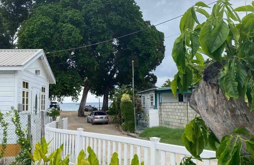 Halcyon Heights Casa | Blue Door Beach House - 3 bed 2 bath w/ AC, WIFI, KITCHEN, WASH/DRY & CABLE